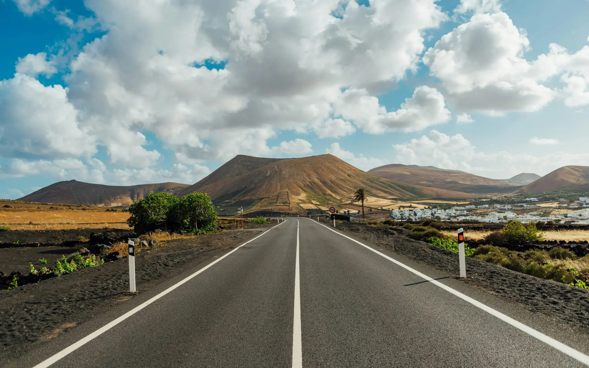 Scenic Roads of Lanzarote – Journey Through Captivating Vistas